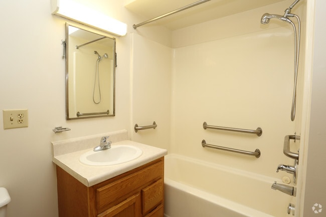 Baño - Evergreen Hills Apartments