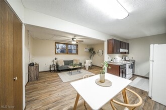 Building Photo - 8140 Southwood Dr