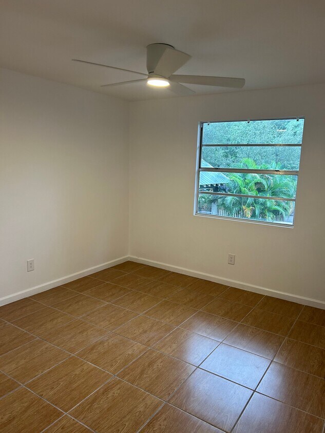 Foto del edificio - 310 E Frances Ave