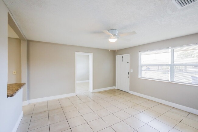 Foto del edificio - 375 NW 30th Terrace