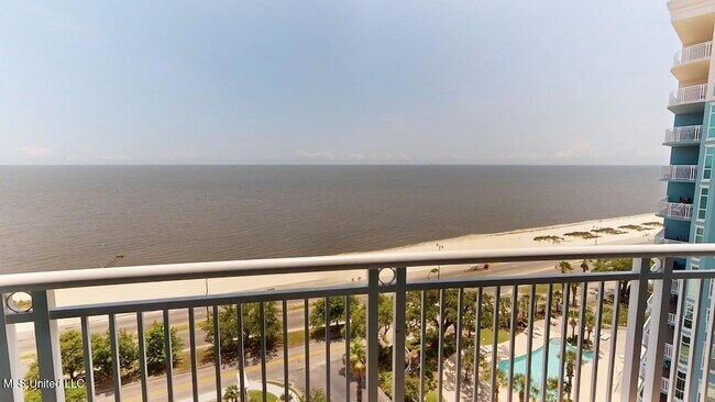 Building Photo - 2230 Beach Dr