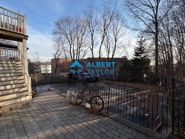 Foto del edificio - 275 Parker Hill Ave