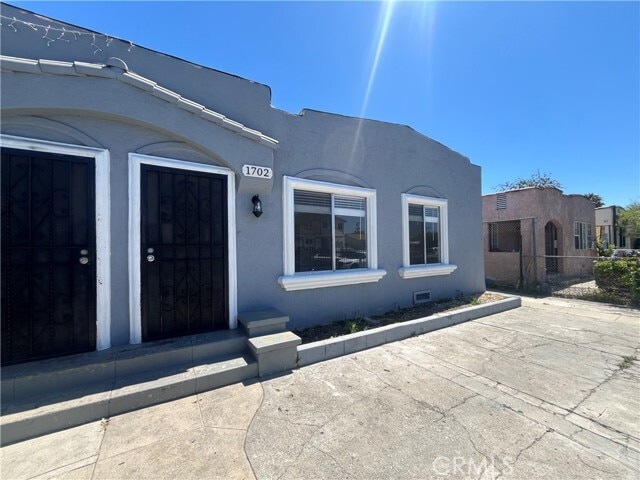 Building Photo - 1702 W 60th St