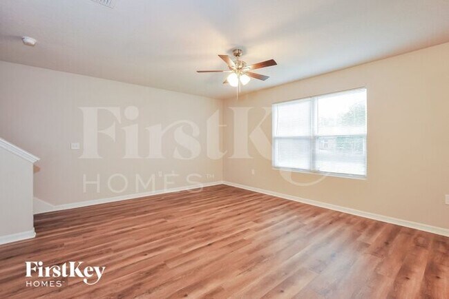 Building Photo - 111 Pine Cir Dr