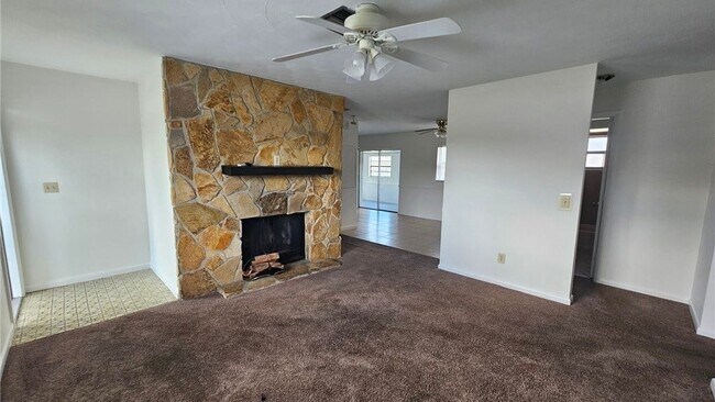 Building Photo - 7503 Sanibel Blvd