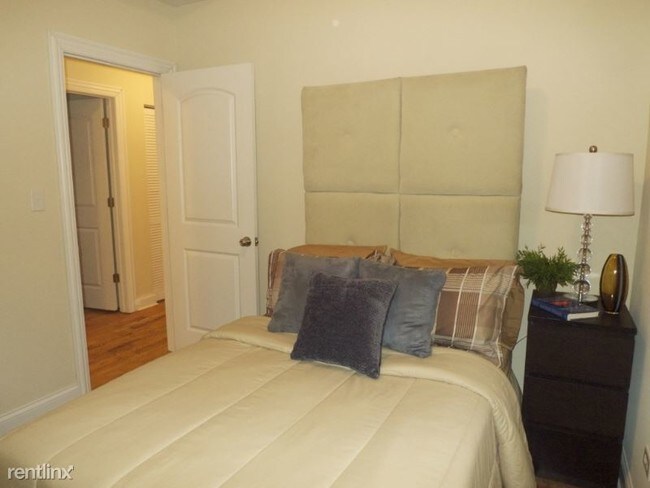 Foto del edificio - 3 br, 2 bath Apartment - 5438 S Woodlawn Ave