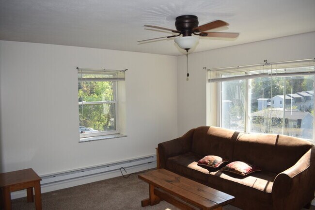 Living room - 438 Stewart St