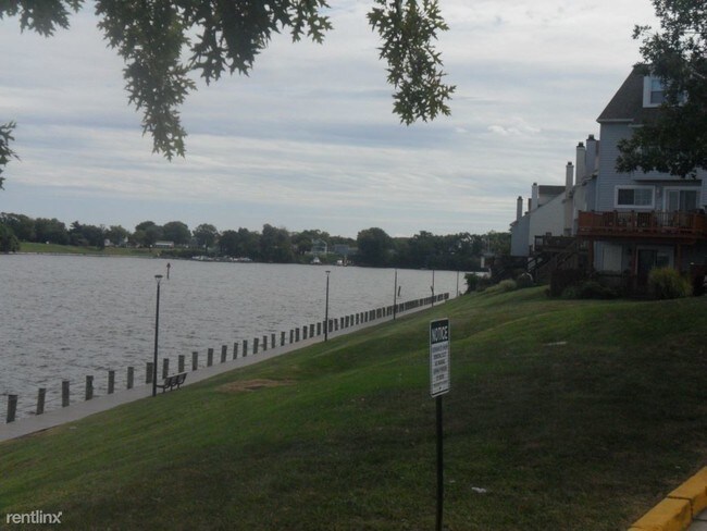 Building Photo - 1532 Stoney Beach Way