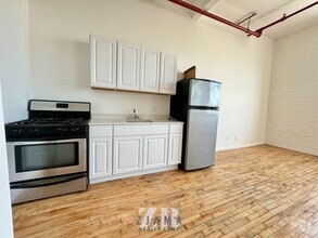 Building Photo - 385 Troutman St