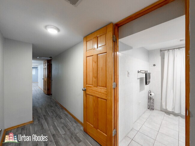 Building Photo - 4322 W Kamerling Ave