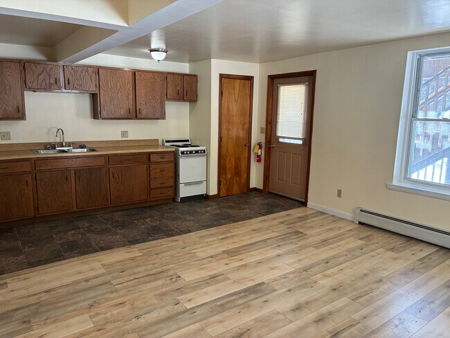 Kitchen/Living - 54 Mill St