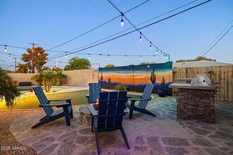 Building Photo - 6419 E Cambridge Ave