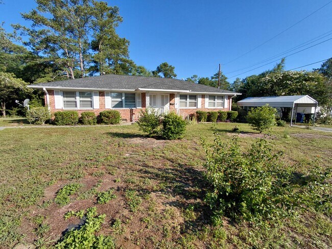 Foto del edificio - 1507 Brennen Rd