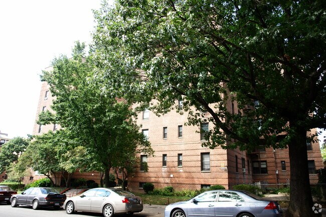 Foto del edificio - 144-07 Sanford Ave