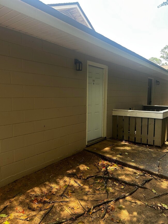 Building Photo - 2241 W Pensacola St