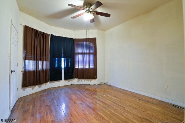 Building Photo - 655 S 17th St