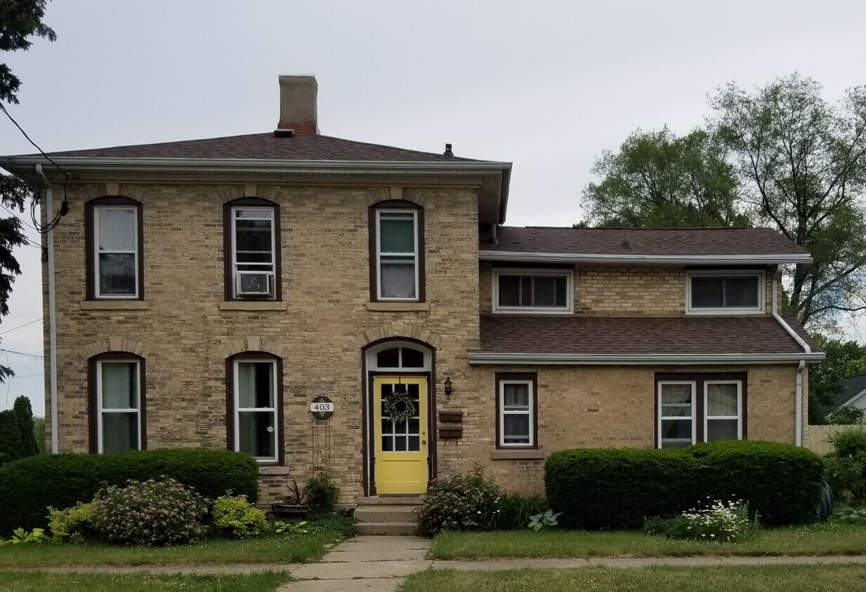 403 Cornelia St Unit Upper, Janesville, WI 53545 403 Cornelia St