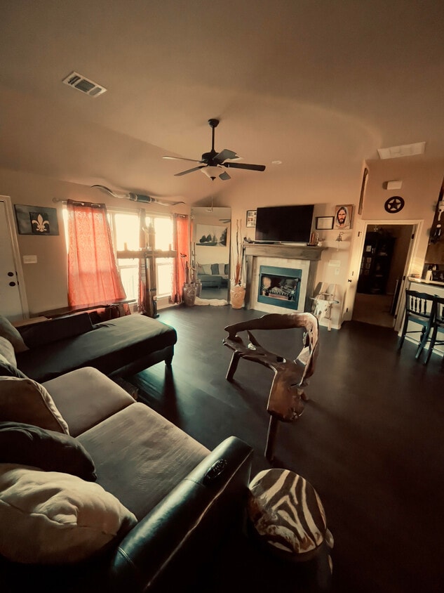 Primary Photo - 9144 Parkview Cir