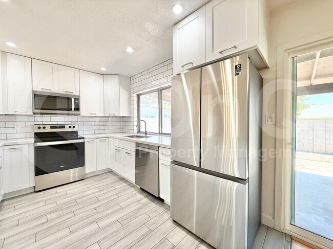 Foto del edificio - 3147 W Phelps Rd