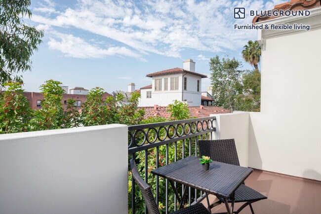 Foto del edificio - 1430 N Harper Ave
