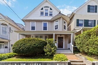Building Photo - 113 Maple Ave