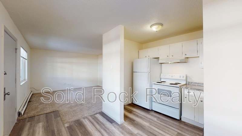 Primary Photo - 1411 S Corona Ave