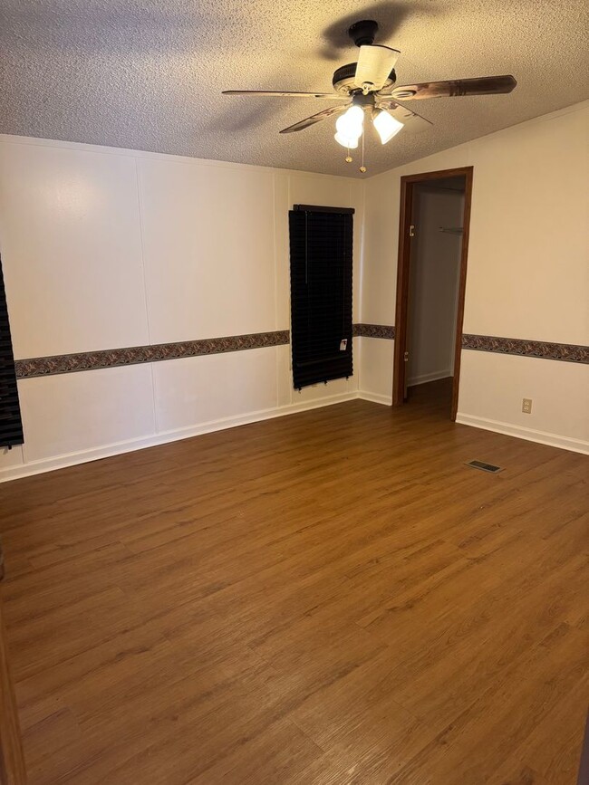 Building Photo - Updated 3 Bedroom 2 Bath Double Wide for Rent