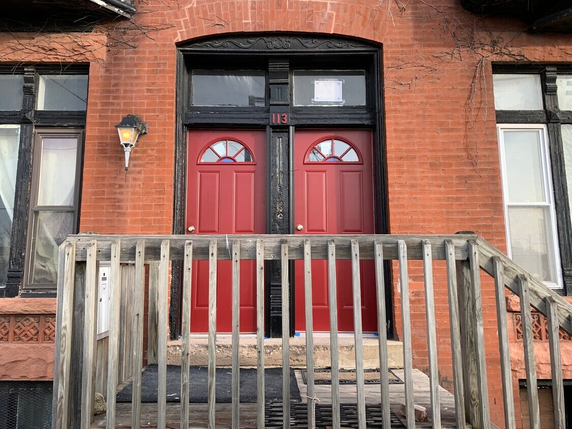 Primary Photo - 113 S Paulina St