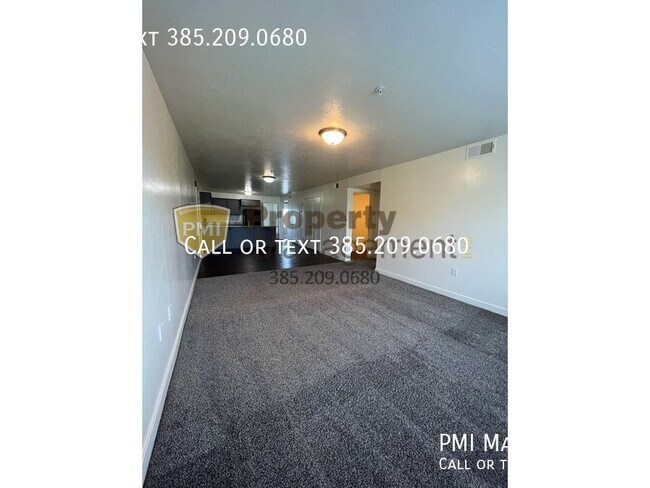 Building Photo - Spacious 3-Bedroom Apartment in American F...
