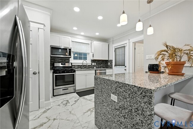 Building Photo - 2909 Woodcliff Ave