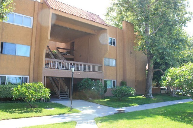 Primary Photo - 6600 Warner Ave