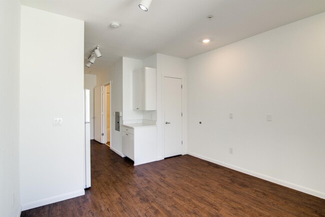 Building Photo - 253 Academy St