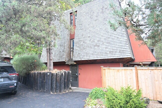 Foto del edificio - 10733 Burke Ave N