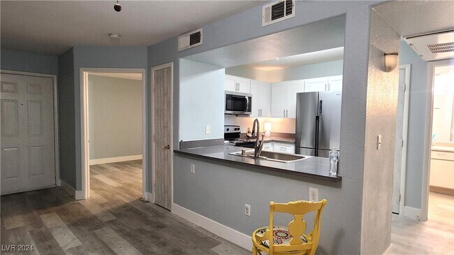 Building Photo - 2300 E Silverado Ranch Blvd