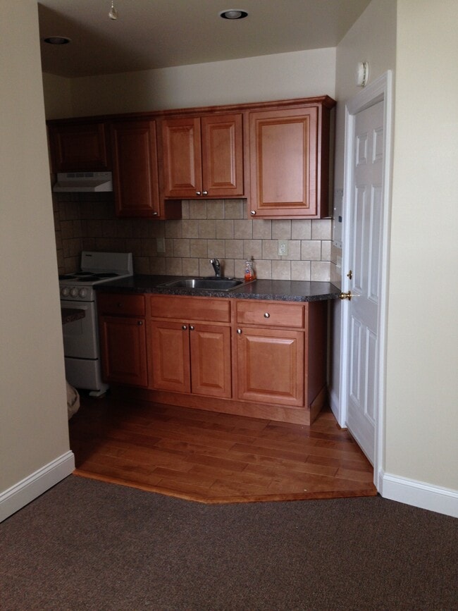 Building Photo - 266 Shelmire St