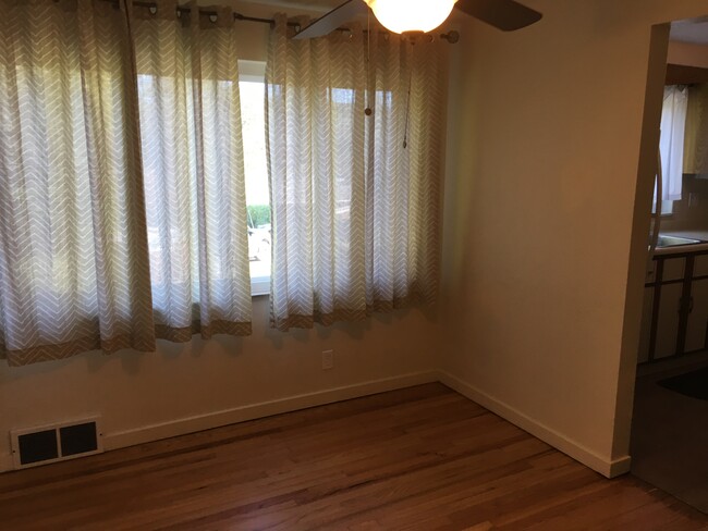 Foto del edificio - 1035 Amherst St