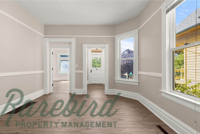 Building Photo - 3 bedroom, 1 bath now available in SE Port...
