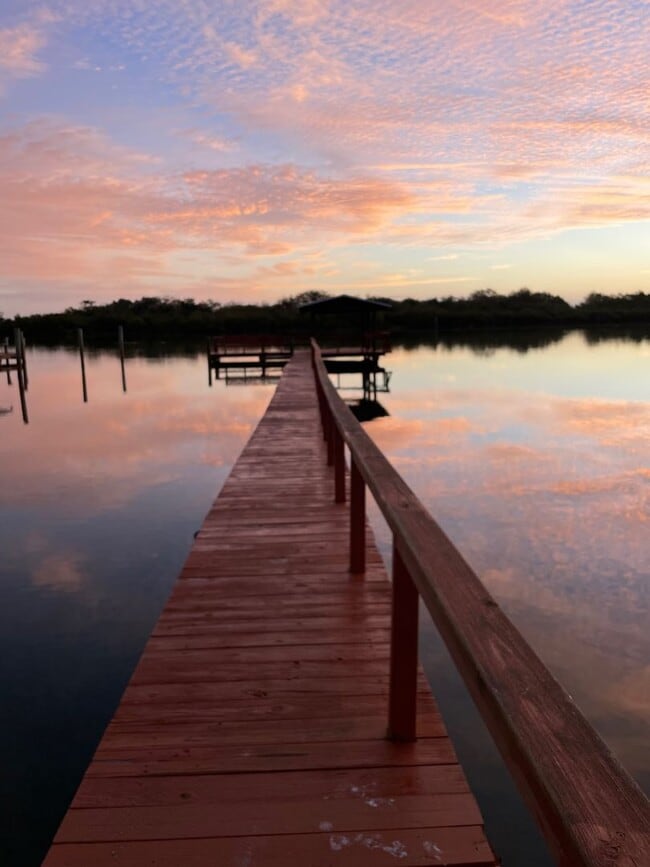 Foto del edificio - Sunrises with the Dolphins! Large Spacious...