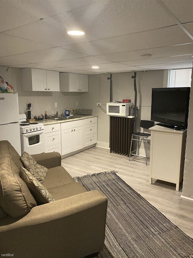Foto del edificio - 1 br, 1 bath Apartment - 109 S Huron St Apt 4