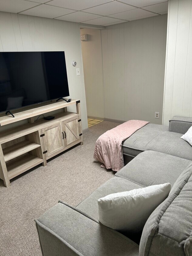 Living room - 26 W High St