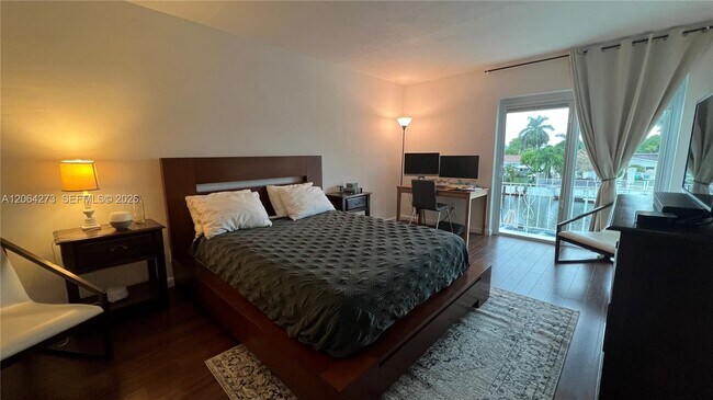 Foto del edificio - 2061 NE 123rd St