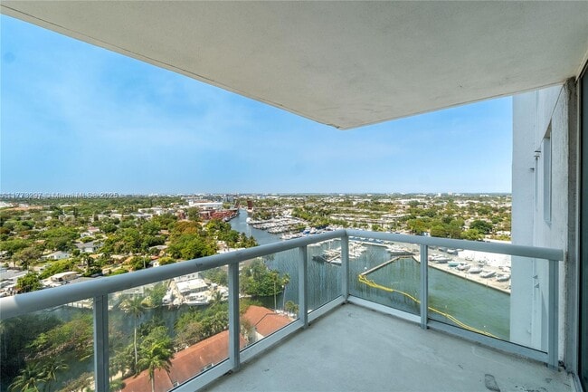 Building Photo - 1861 NW South River Dr