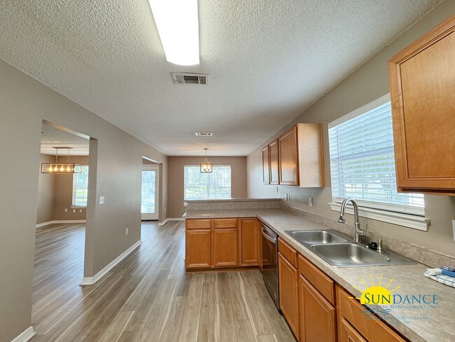 Building Photo - Charming 3-Bedroom Home in Central Destin ...