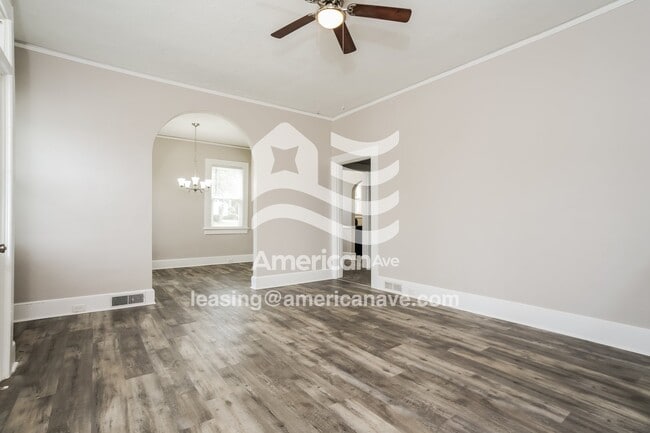 Building Photo - 2116 Pinehurst Rd