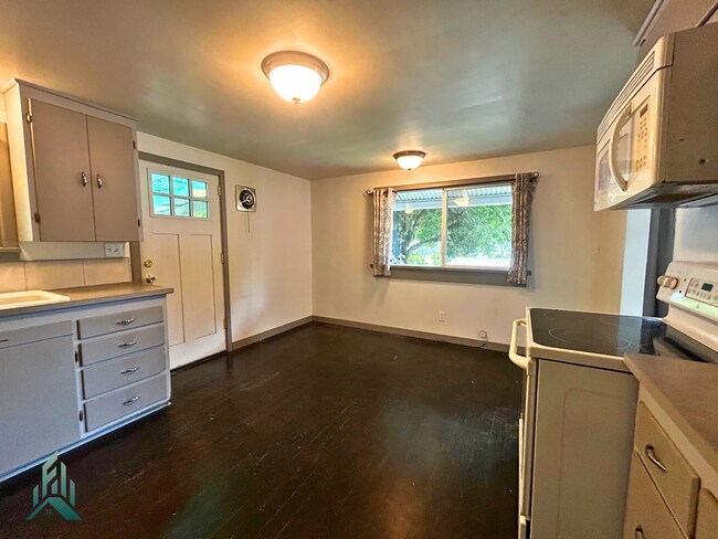 Foto del edificio - Pet-Friendly 2BR Home with Fenced Yard in Lyons