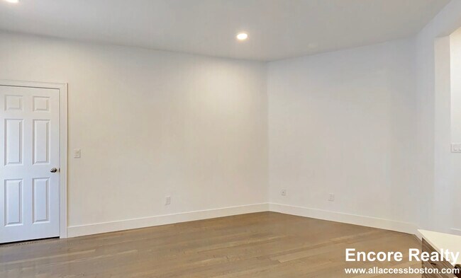 Building Photo - 11 Queensberry St