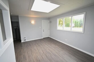 Building Photo - 1190 Cuddie Crescent