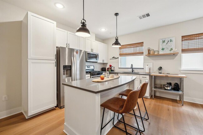 Foto del edificio - 2827 Manor Rd