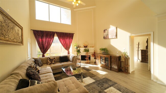 Foto del edificio - 4111 Creek Ridge Ln