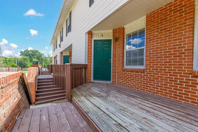 Foto del edificio - 3 Bed 2 Bath unit Close to Downtown